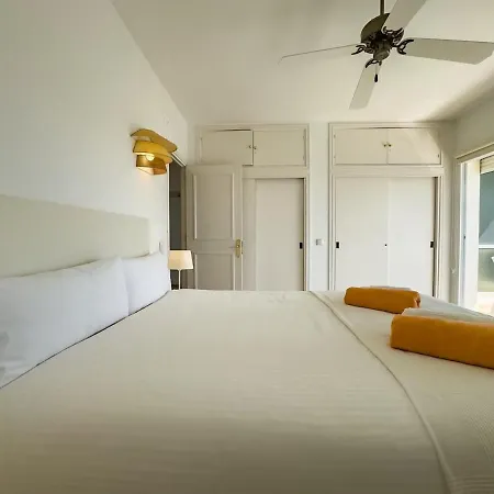 Palm 2f A Stylish Seaside With Parking Apartmán